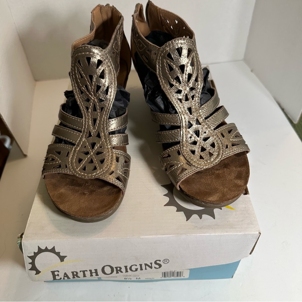 Earth Origins Women's Kingsley Platinum Wedge Sandals Size 8.5
